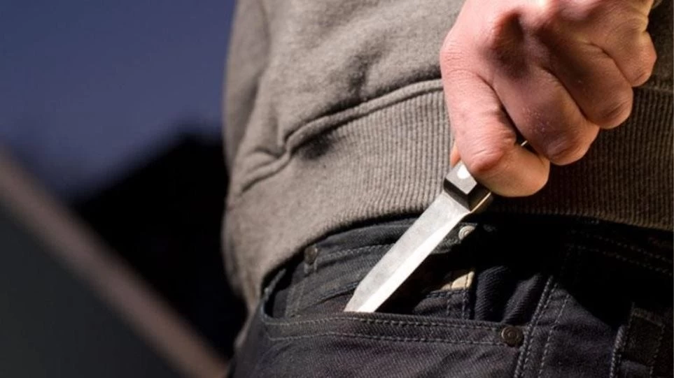 Αιματηρή συμπλοκή στη Θεσσαλονίκη: Τον μαχαίρωσε και εκείνος του χτύπησε το κεφάλι με πέτρα